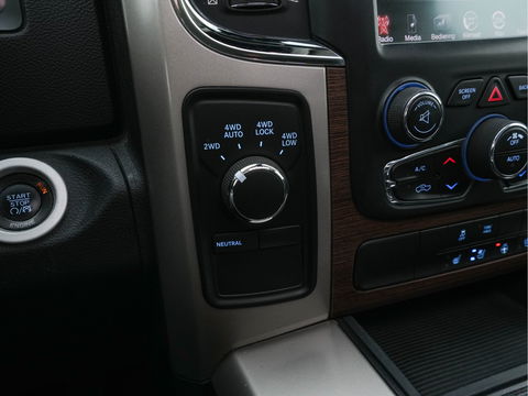 Dodge Ram 1500 5.7 V8 4x4 Quad Cab 6'4 [ 5-Pers. ] Aut. *PANO | FULL-LEATHER | XENON | ALPINE-SOUNDSYSTEM | DAB+ | NAVI-FULLMAP | KEYLESS | CAMERA | HEATED-COMFORTSEATS | ECC | PDC | CRUISE | TOWBAR | 20''ALU*