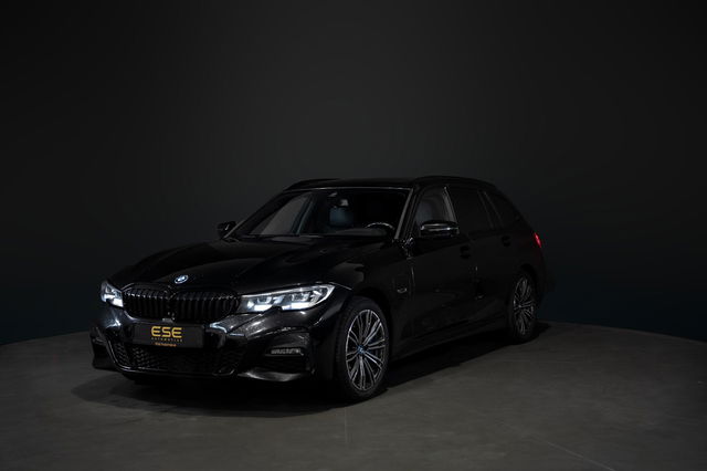 BMW 3 Serie - Touring 330e M-Sport | Pano | Trekhaak | 360 camera