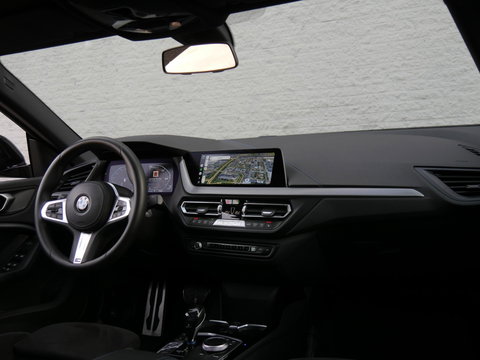 BMW 2 Serie GRAN COUPE 218i M-SPORT/ PANORAMADAK/ SCHAALSTOELEN/ PARKING PACK