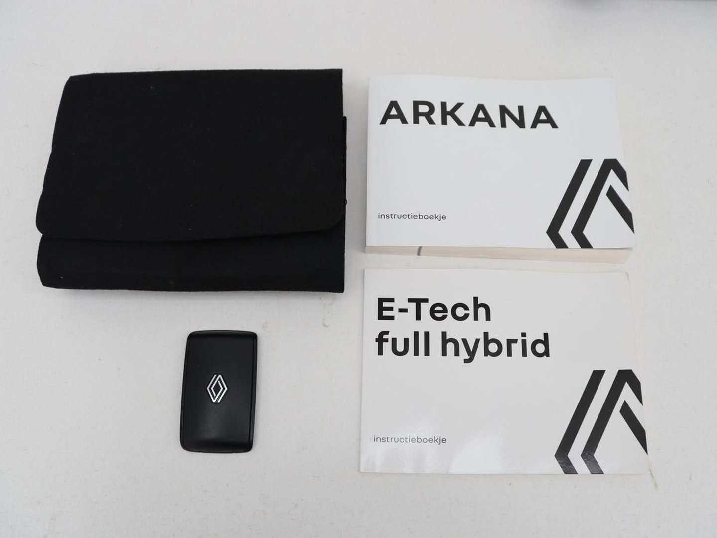 Renault Arkana 1.6 E-Tech full hybrid 145 esprit Alpine | Origineel NL | Leder/Alcantara | Stoelverwarming | 360 Camera | Adaptive cruise | BOSE Sound | Carplay | Navigatie | 19'' | Sfeerverlichting