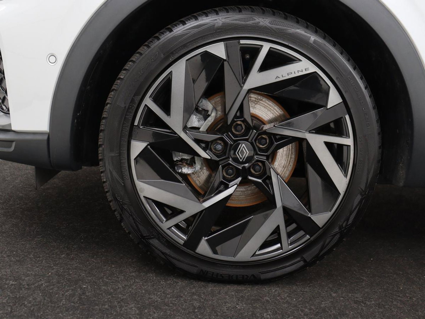 Renault Arkana 1.6 E-Tech full hybrid 145 esprit Alpine | Origineel NL | Leder/Alcantara | Stoelverwarming | 360 Camera | Adaptive cruise | BOSE Sound | Carplay | Navigatie | 19'' | Sfeerverlichting