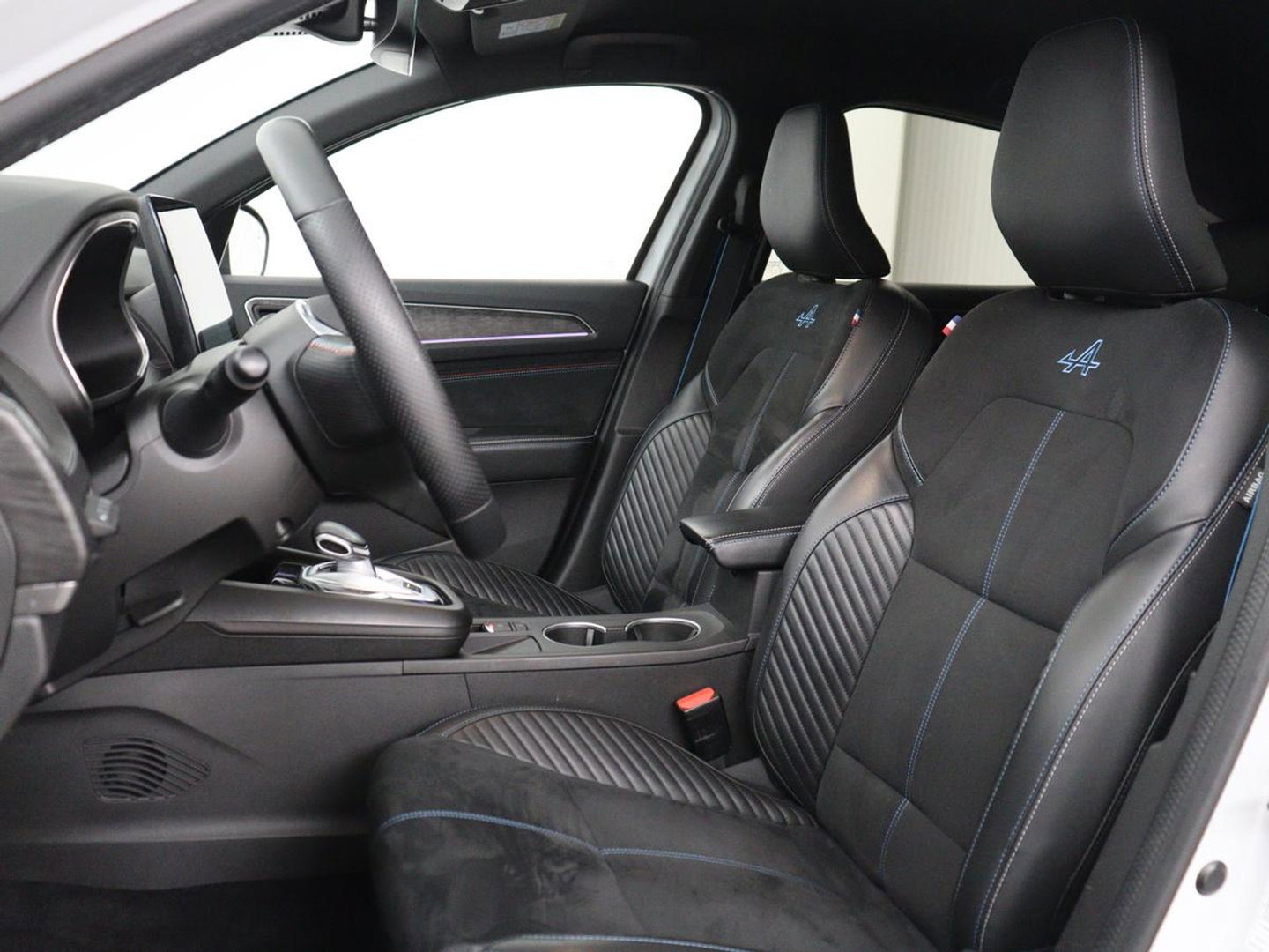 Renault Arkana 1.6 E-Tech full hybrid 145 esprit Alpine | Origineel NL | Leder/Alcantara | Stoelverwarming | 360 Camera | Adaptive cruise | BOSE Sound | Carplay | Navigatie | 19'' | Sfeerverlichting