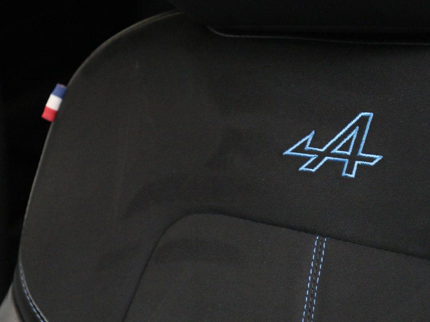 Renault Arkana 1.6 E-Tech full hybrid 145 esprit Alpine | Origineel NL | Leder/Alcantara | Stoelverwarming | 360 Camera | Adaptive cruise | BOSE Sound | Carplay | Navigatie | 19'' | Sfeerverlichting