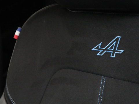 Renault Arkana 1.6 E-Tech full hybrid 145 esprit Alpine | Origineel NL | Leder/Alcantara | Stoelverwarming | 360 Camera | Adaptive cruise | BOSE Sound | Carplay | Navigatie | 19'' | Sfeerverlichting