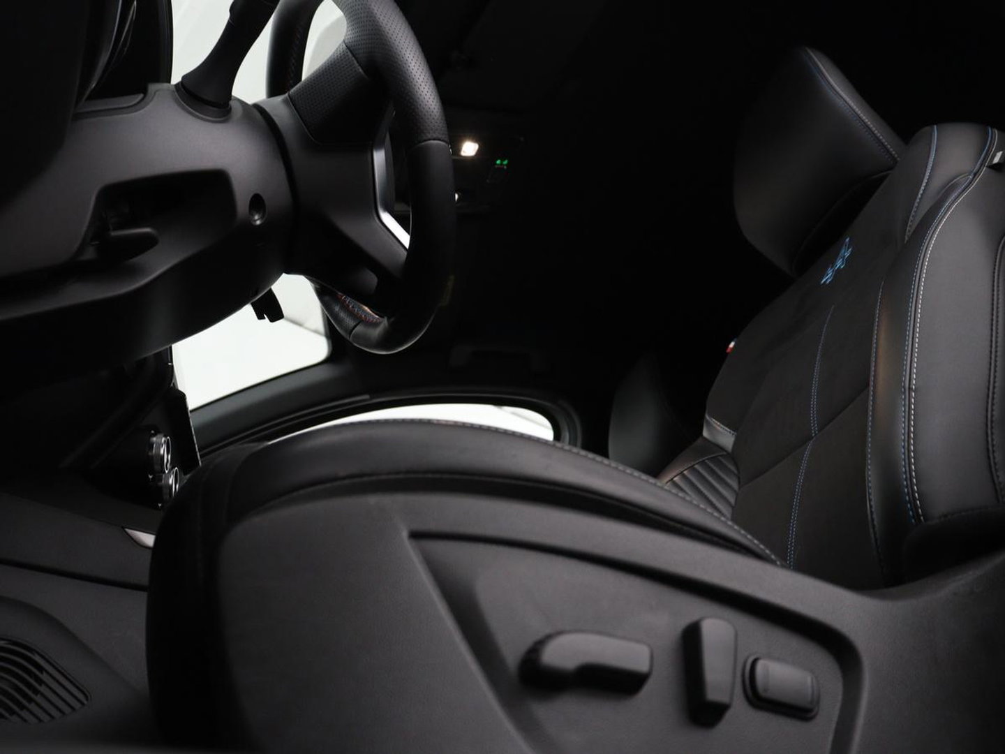 Renault Arkana 1.6 E-Tech full hybrid 145 esprit Alpine | Origineel NL | Leder/Alcantara | Stoelverwarming | 360 Camera | Adaptive cruise | BOSE Sound | Carplay | Navigatie | 19'' | Sfeerverlichting