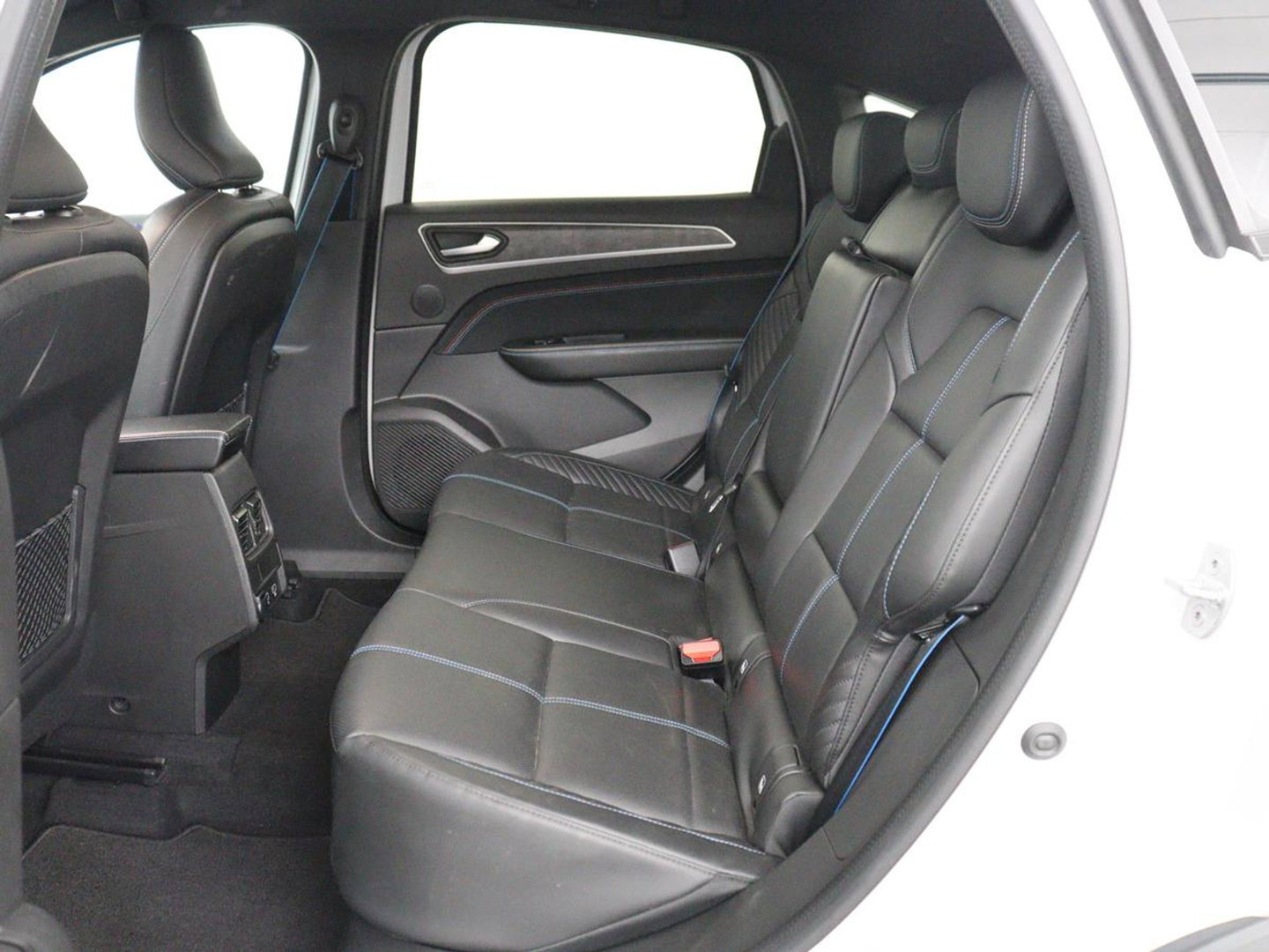 Renault Arkana 1.6 E-Tech full hybrid 145 esprit Alpine | Origineel NL | Leder/Alcantara | Stoelverwarming | 360 Camera | Adaptive cruise | BOSE Sound | Carplay | Navigatie | 19'' | Sfeerverlichting