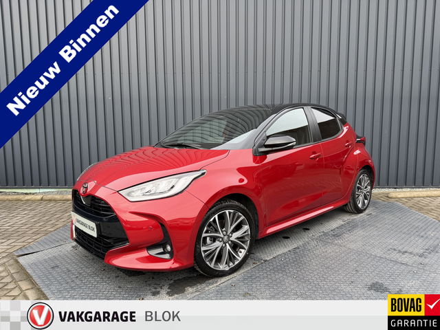 Toyota Yaris - 1.5 Hybrid Executive / Bi tone | Pano dak | Emotional Red | PDC V+A | BSM | Rijklaar!!