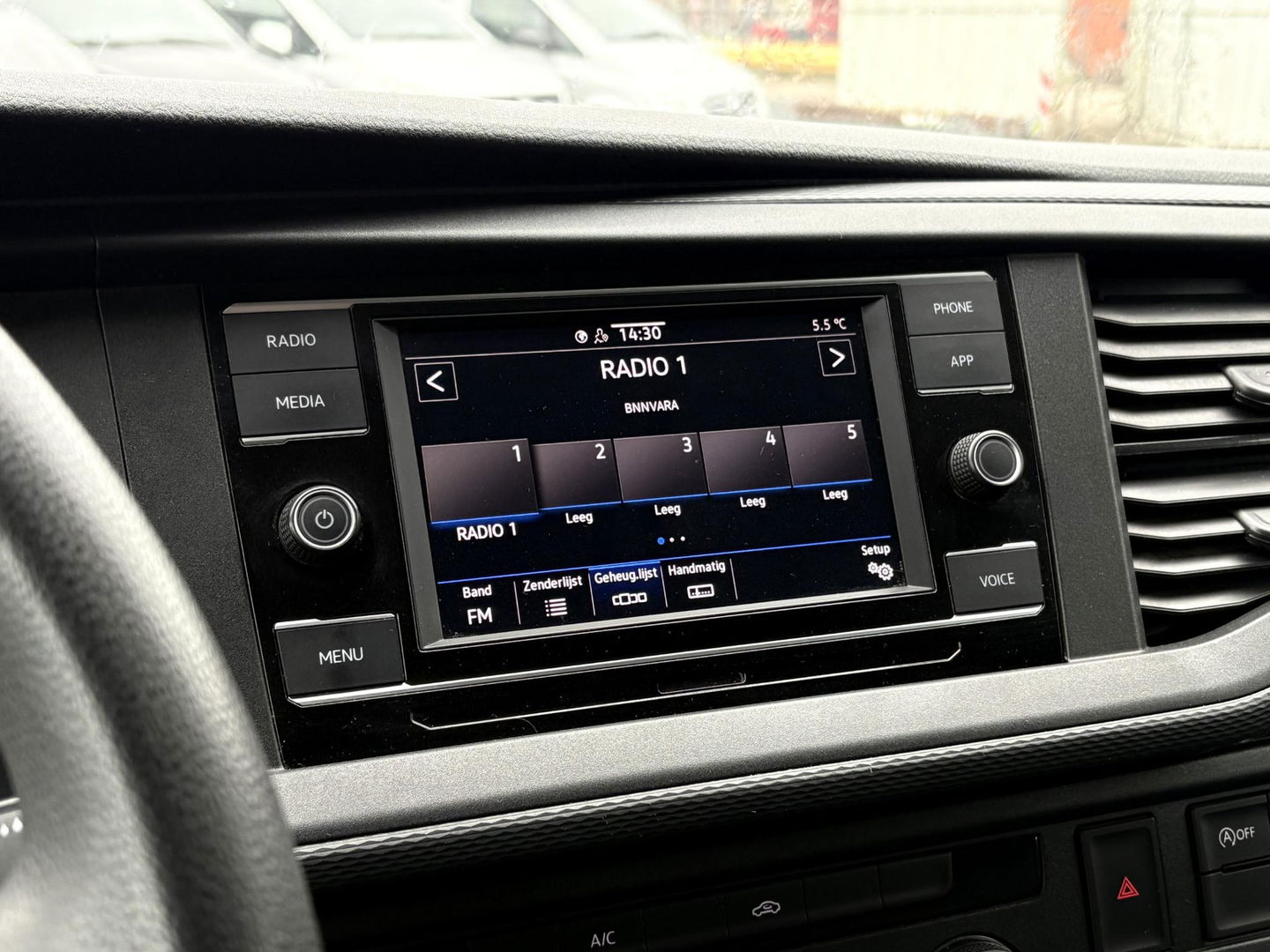 Volkswagen Transporter 2.0 TDI L2H1 STOELVERWARMING | PURE GREY | CARPLAY |