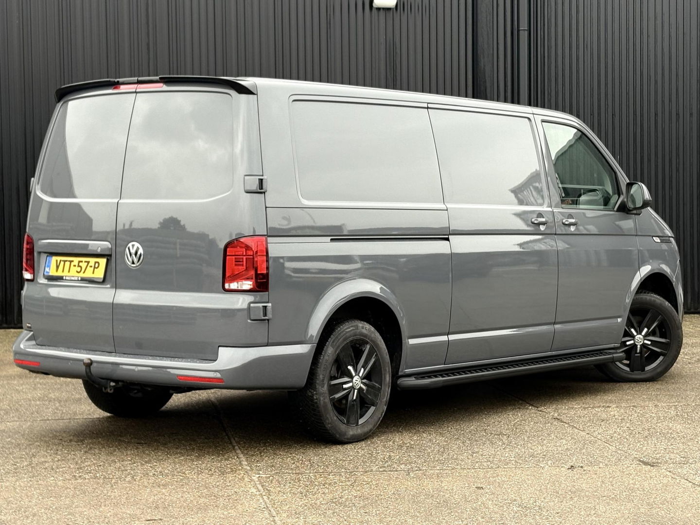 Volkswagen Transporter 2.0 TDI L2H1 STOELVERWARMING | PURE GREY | CARPLAY |