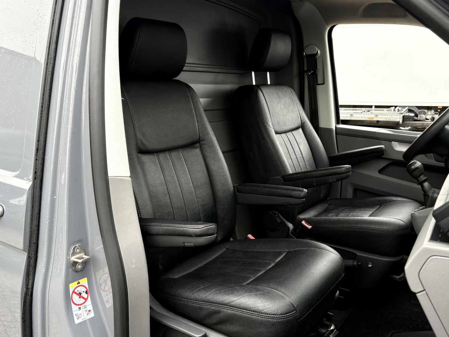 Volkswagen Transporter 2.0 TDI L2H1 STOELVERWARMING | PURE GREY | CARPLAY |