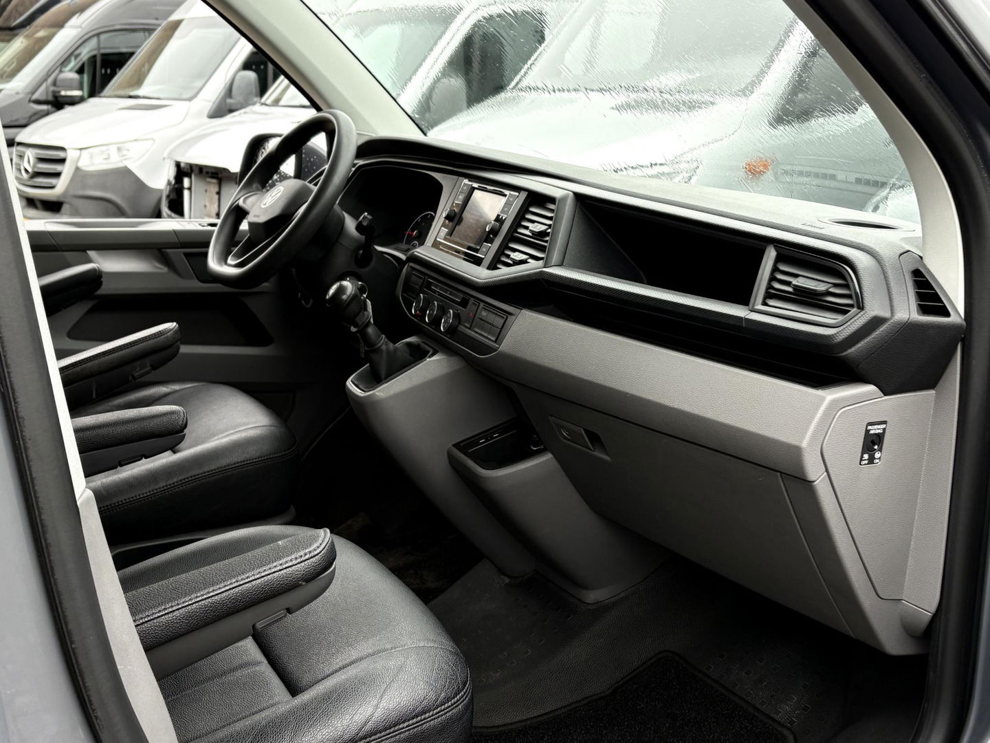 Volkswagen Transporter 2.0 TDI L2H1 STOELVERWARMING | PURE GREY | CARPLAY |