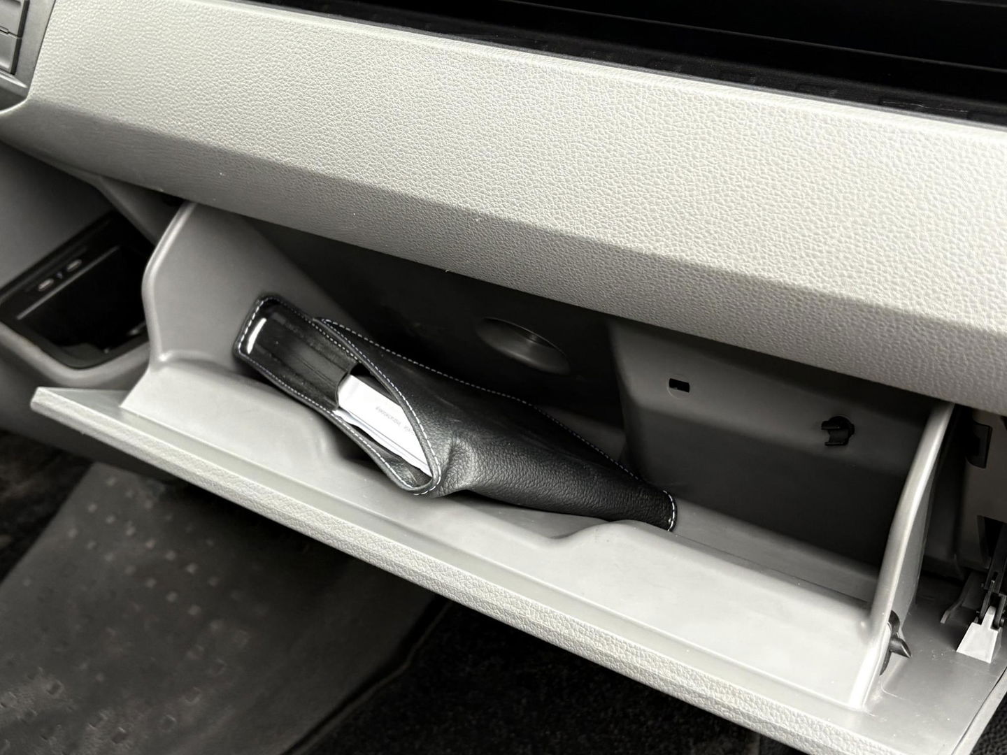 Volkswagen Transporter 2.0 TDI L2H1 STOELVERWARMING | PURE GREY | CARPLAY |