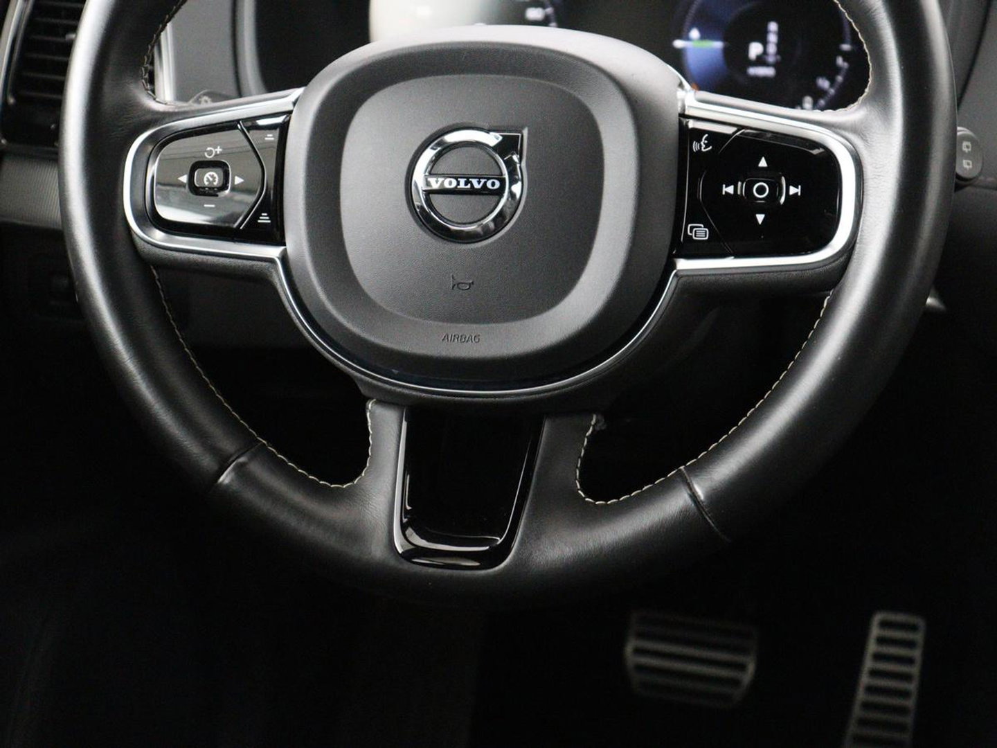 Volvo XC90 2.0 T8 AWD R-Design | Panoramadak | Stoelventilatie | Head-Up | Massage | 360 Camera | Leder | Adaptive cruise | Carplay | Harman/Kardon | Achterbankverwarming | Navigatie | PHEV | Plug In