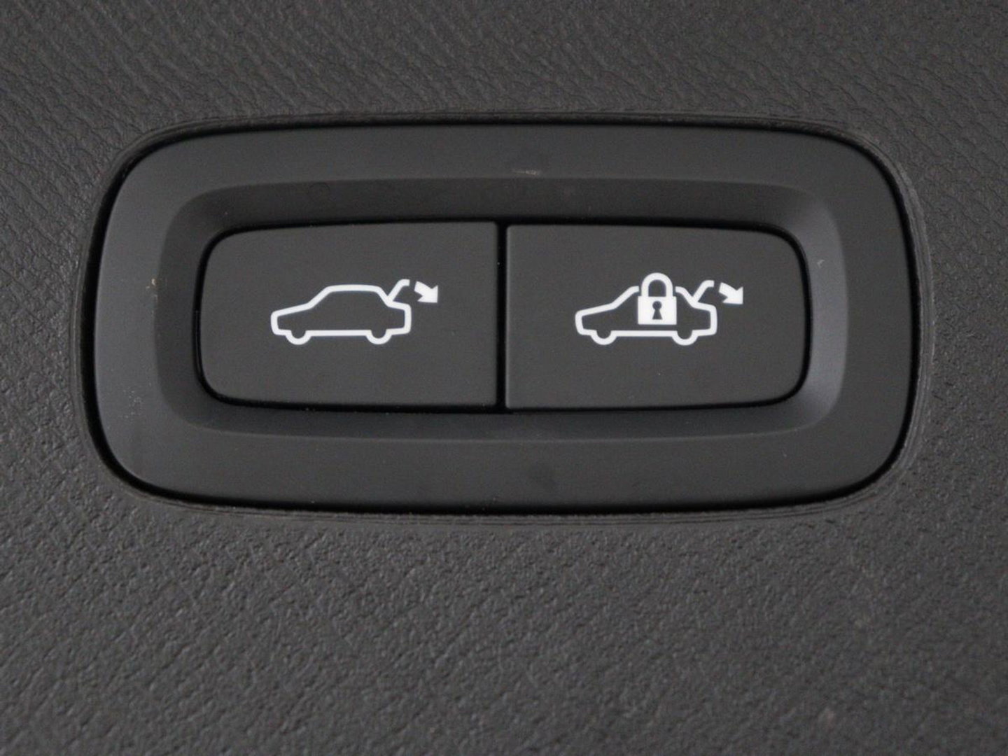 Volvo XC90 2.0 T8 AWD R-Design | Panoramadak | Stoelventilatie | Head-Up | Massage | 360 Camera | Leder | Adaptive cruise | Carplay | Harman/Kardon | Achterbankverwarming | Navigatie | PHEV | Plug In