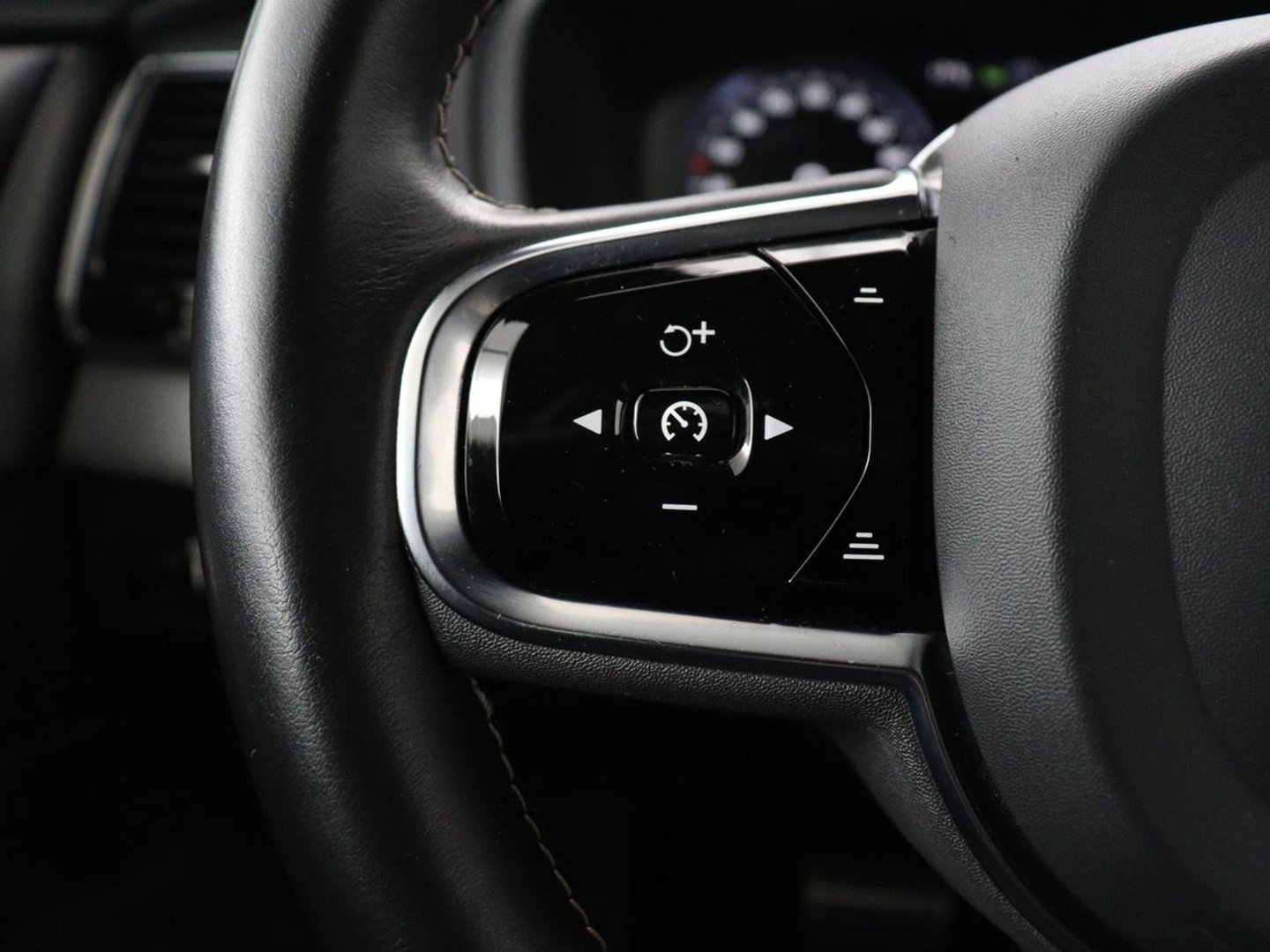 Volvo XC90 2.0 T8 AWD R-Design | Panoramadak | Stoelventilatie | Head-Up | Massage | 360 Camera | Leder | Adaptive cruise | Carplay | Harman/Kardon | Achterbankverwarming | Navigatie | PHEV | Plug In