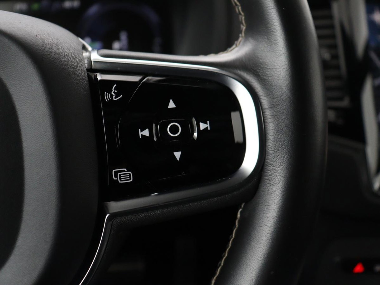 Volvo XC90 2.0 T8 AWD R-Design | Panoramadak | Stoelventilatie | Head-Up | Massage | 360 Camera | Leder | Adaptive cruise | Carplay | Harman/Kardon | Achterbankverwarming | Navigatie | PHEV | Plug In