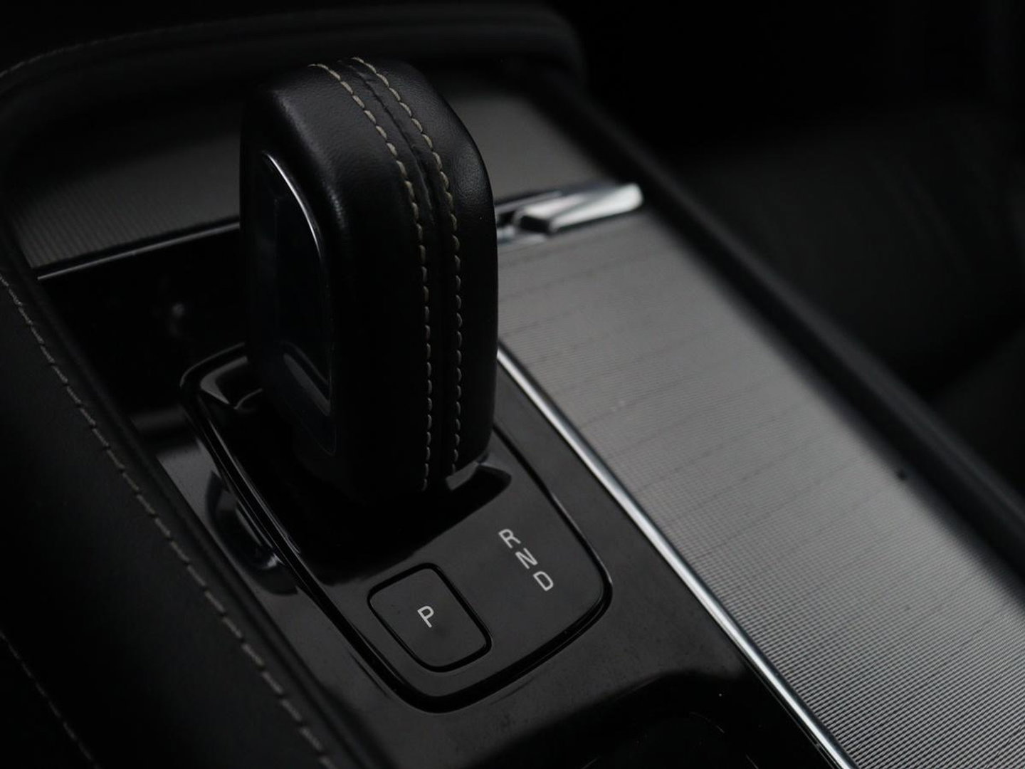 Volvo XC90 2.0 T8 AWD R-Design | Panoramadak | Stoelventilatie | Head-Up | Massage | 360 Camera | Leder | Adaptive cruise | Carplay | Harman/Kardon | Achterbankverwarming | Navigatie | PHEV | Plug In