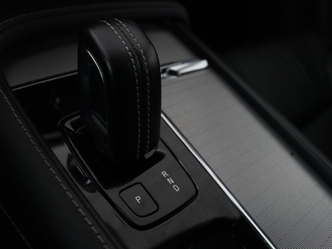 Volvo XC90 2.0 T8 AWD R-Design | Panoramadak | Stoelventilatie | Head-Up | Massage | 360 Camera | Leder | Adaptive cruise | Carplay | Harman/Kardon | Achterbankverwarming | Navigatie | PHEV | Plug In