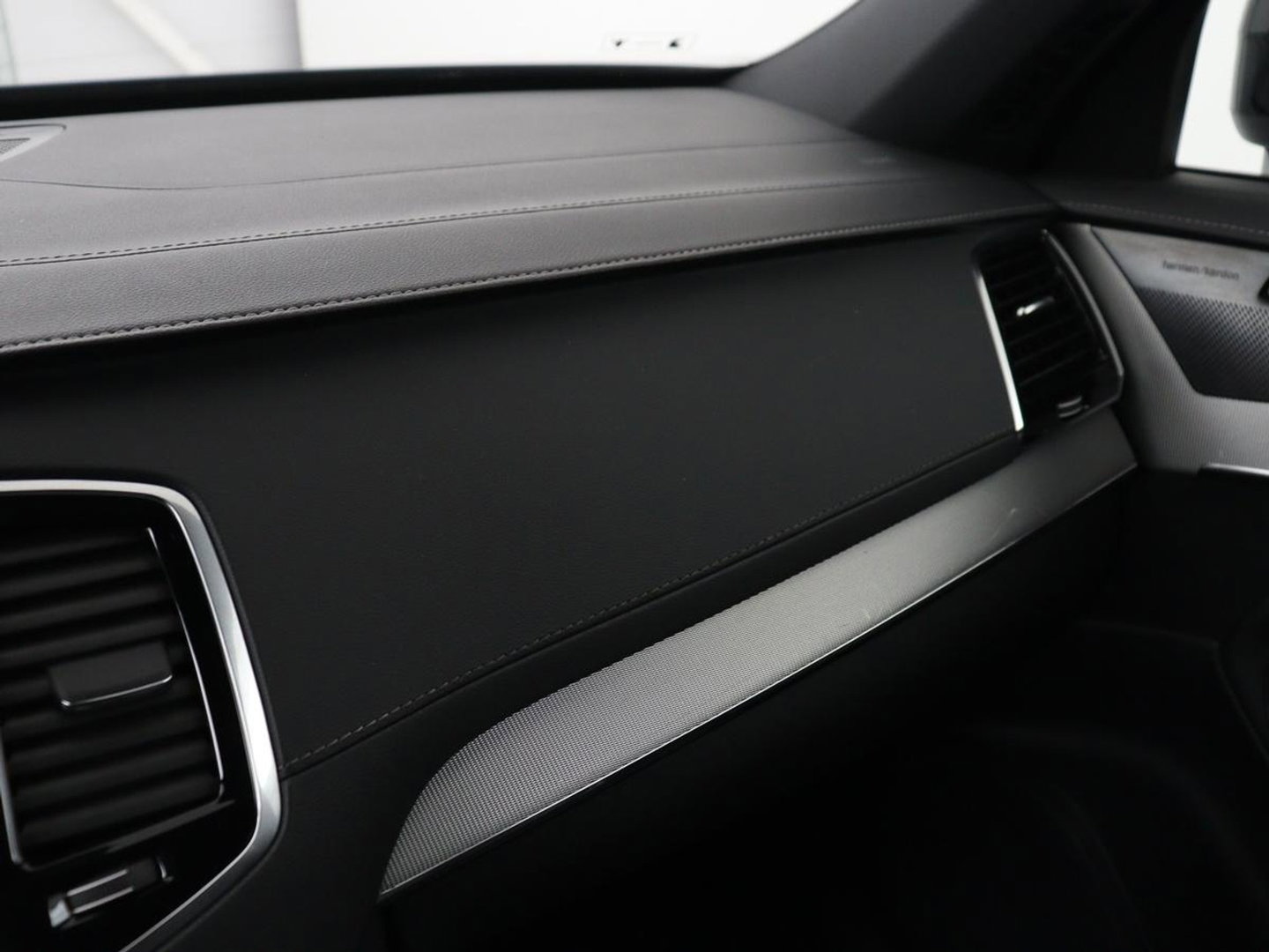 Volvo XC90 2.0 T8 AWD R-Design | Panoramadak | Stoelventilatie | Head-Up | Massage | 360 Camera | Leder | Adaptive cruise | Carplay | Harman/Kardon | Achterbankverwarming | Navigatie | PHEV | Plug In