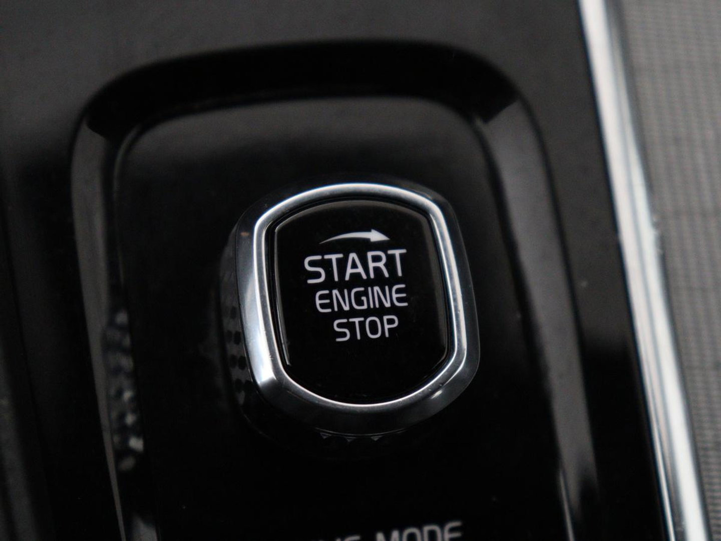 Volvo XC90 2.0 T8 AWD R-Design | Panoramadak | Stoelventilatie | Head-Up | Massage | 360 Camera | Leder | Adaptive cruise | Carplay | Harman/Kardon | Achterbankverwarming | Navigatie | PHEV | Plug In