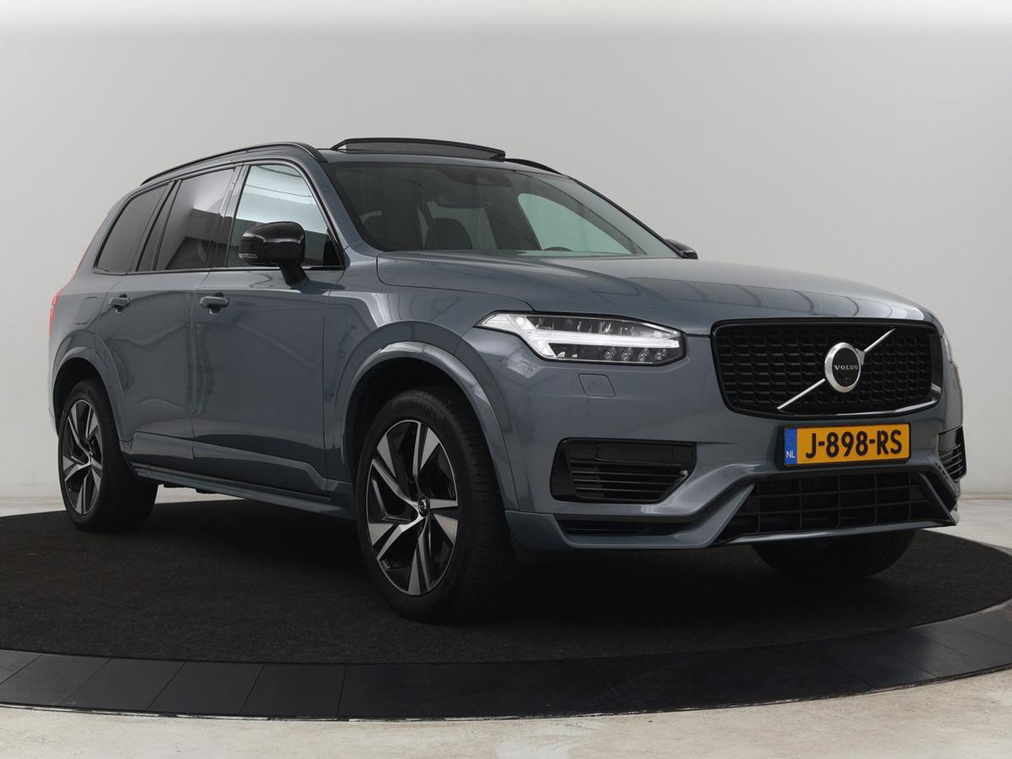 Volvo XC90 2.0 T8 AWD R-Design | Panoramadak | Stoelventilatie | Head-Up | Massage | 360 Camera | Leder | Adaptive cruise | Carplay | Harman/Kardon | Achterbankverwarming | Navigatie | PHEV | Plug In