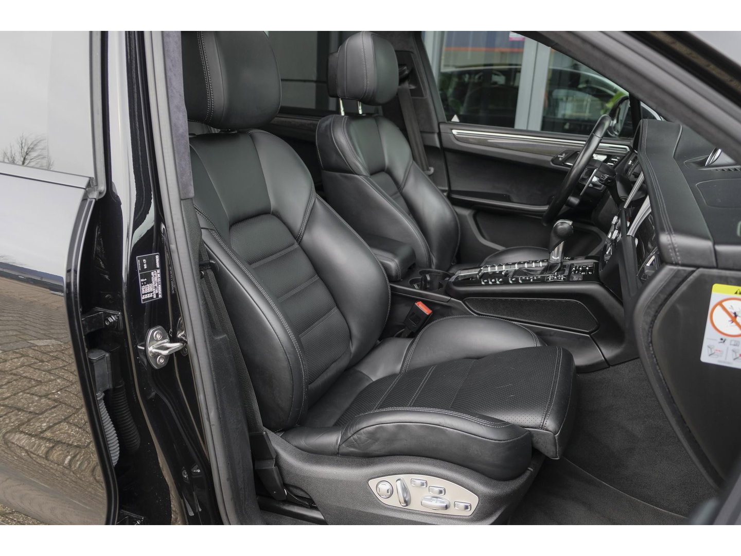 Porsche Macan 2.9 Turbo 441pk Panoramadak Luchtvering Adaptive cruise PDLS plus 18-weg stoelen