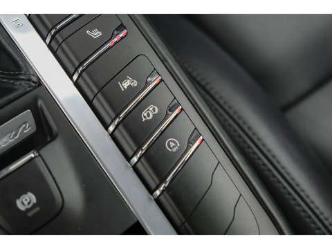 Porsche Macan 2.9 Turbo 441pk Panoramadak Luchtvering Adaptive cruise PDLS plus 18-weg stoelen
