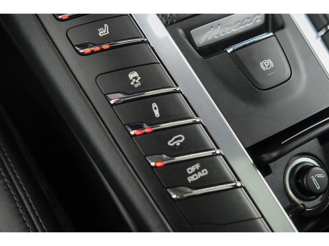 Porsche Macan 2.9 Turbo 441pk Panoramadak Luchtvering Adaptive cruise PDLS plus 18-weg stoelen