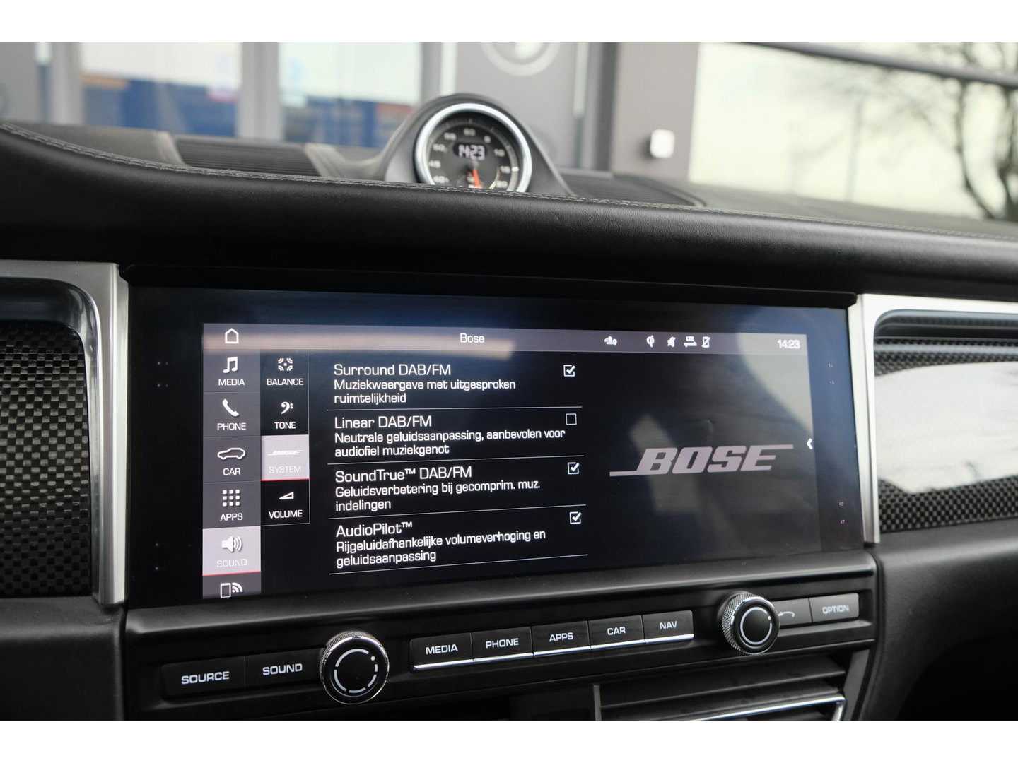 Porsche Macan 2.9 Turbo 441pk Panoramadak Luchtvering Adaptive cruise PDLS plus 18-weg stoelen