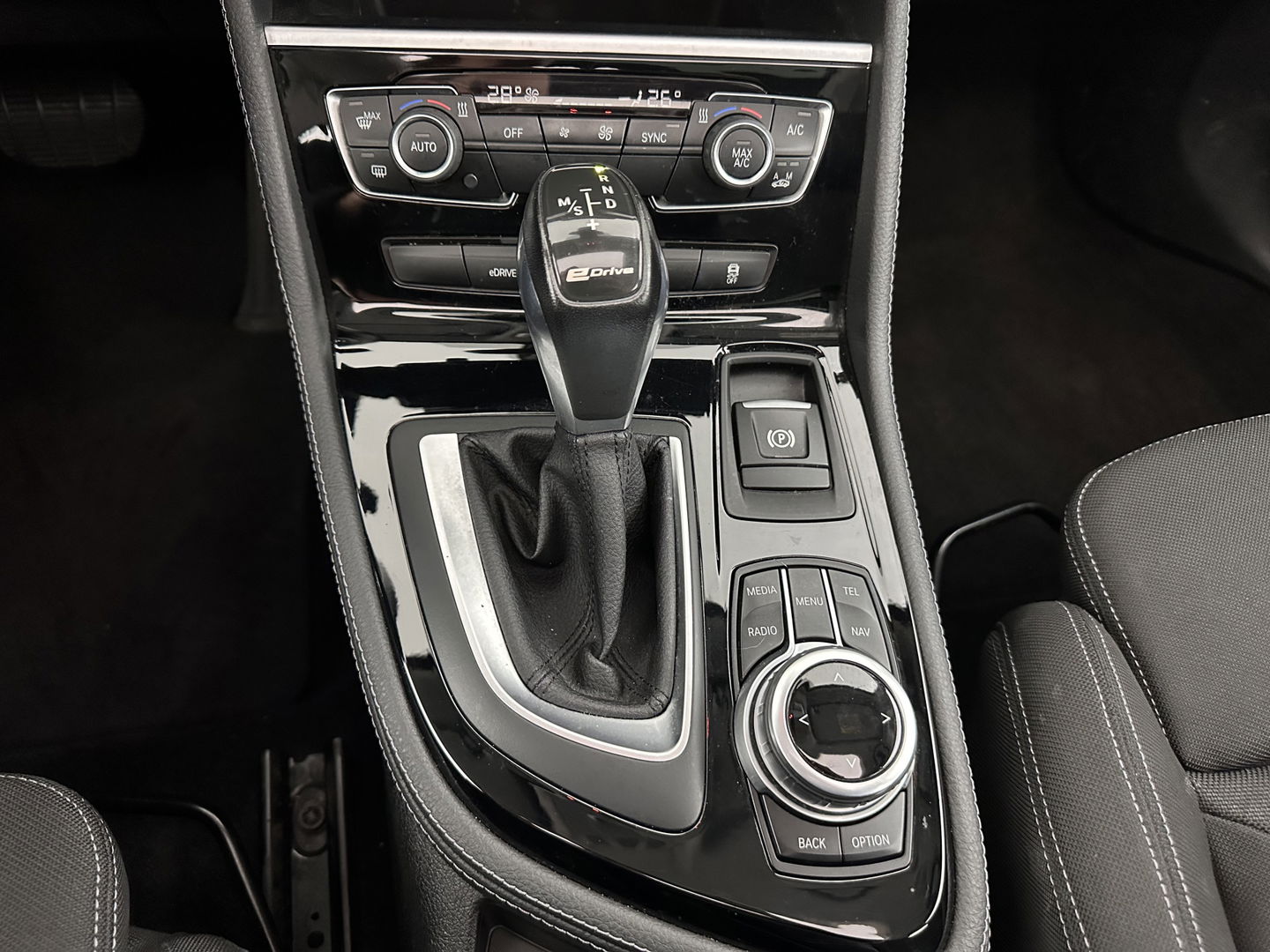 BMW 2 Serie Active Tourer 225xe iPerformance Centennial Executive (INCL.BTW) *PANO | FULL-LED | SPORT-SEATS | NAVI-FULLMAP | KEYLESS | DAB+ | ECC | PDC | CRUISE | 18''ALU*