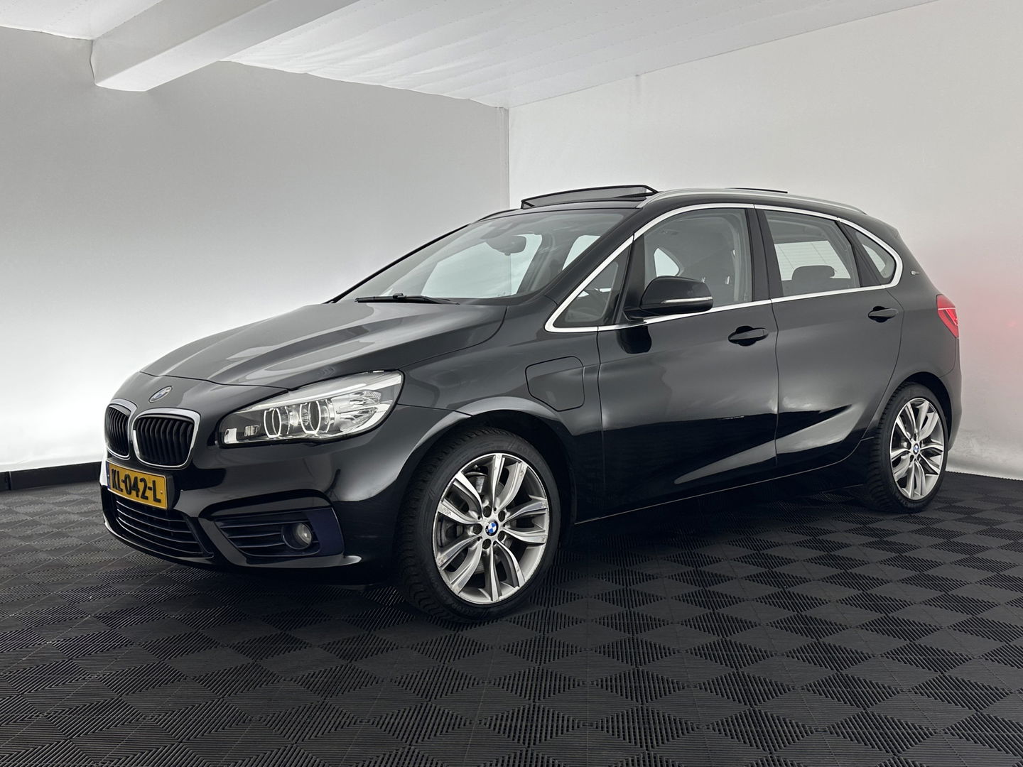BMW 2 Serie Active Tourer 225xe iPerformance Centennial Executive (INCL.BTW) *PANO | FULL-LED | SPORT-SEATS | NAVI-FULLMAP | KEYLESS | DAB+ | ECC | PDC | CRUISE | 18''ALU*