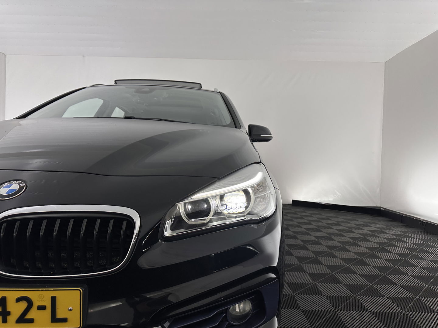 BMW 2 Serie Active Tourer 225xe iPerformance Centennial Executive (INCL.BTW) *PANO | FULL-LED | SPORT-SEATS | NAVI-FULLMAP | KEYLESS | DAB+ | ECC | PDC | CRUISE | 18''ALU*