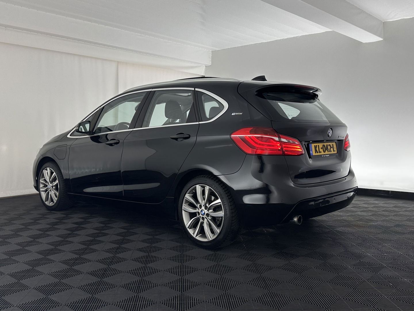 BMW 2 Serie Active Tourer 225xe iPerformance Centennial Executive (INCL.BTW) *PANO | FULL-LED | SPORT-SEATS | NAVI-FULLMAP | KEYLESS | DAB+ | ECC | PDC | CRUISE | 18''ALU*