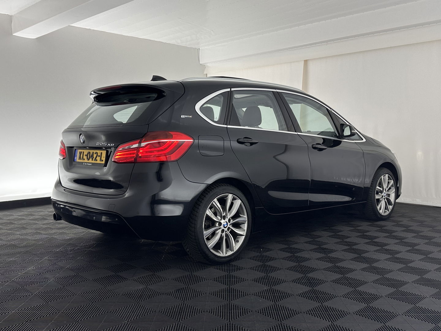 BMW 2 Serie Active Tourer 225xe iPerformance Centennial Executive (INCL.BTW) *PANO | FULL-LED | SPORT-SEATS | NAVI-FULLMAP | KEYLESS | DAB+ | ECC | PDC | CRUISE | 18''ALU*
