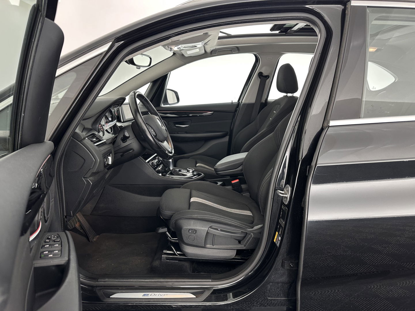 BMW 2 Serie Active Tourer 225xe iPerformance Centennial Executive (INCL.BTW) *PANO | FULL-LED | SPORT-SEATS | NAVI-FULLMAP | KEYLESS | DAB+ | ECC | PDC | CRUISE | 18''ALU*