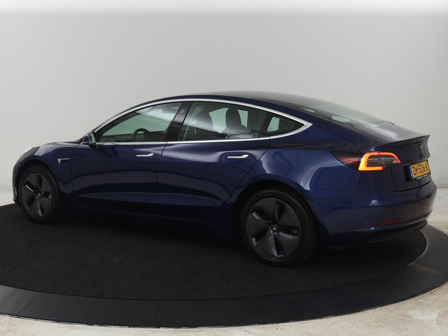 Tesla Model 3 Long Range RWD 75 kWh | SOH 91,8% | Panoramadak | Autopilot | Leder | Stoelverwarming | 360 Camera | Keyless | Full LED | Navigatie