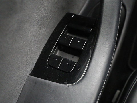 Tesla Model 3 Long Range RWD 75 kWh | SOH 91,8% | Panoramadak | Autopilot | Leder | Stoelverwarming | 360 Camera | Keyless | Full LED | Navigatie