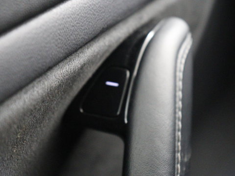 Tesla Model 3 Long Range RWD 75 kWh | SOH 91,8% | Panoramadak | Autopilot | Leder | Stoelverwarming | 360 Camera | Keyless | Full LED | Navigatie