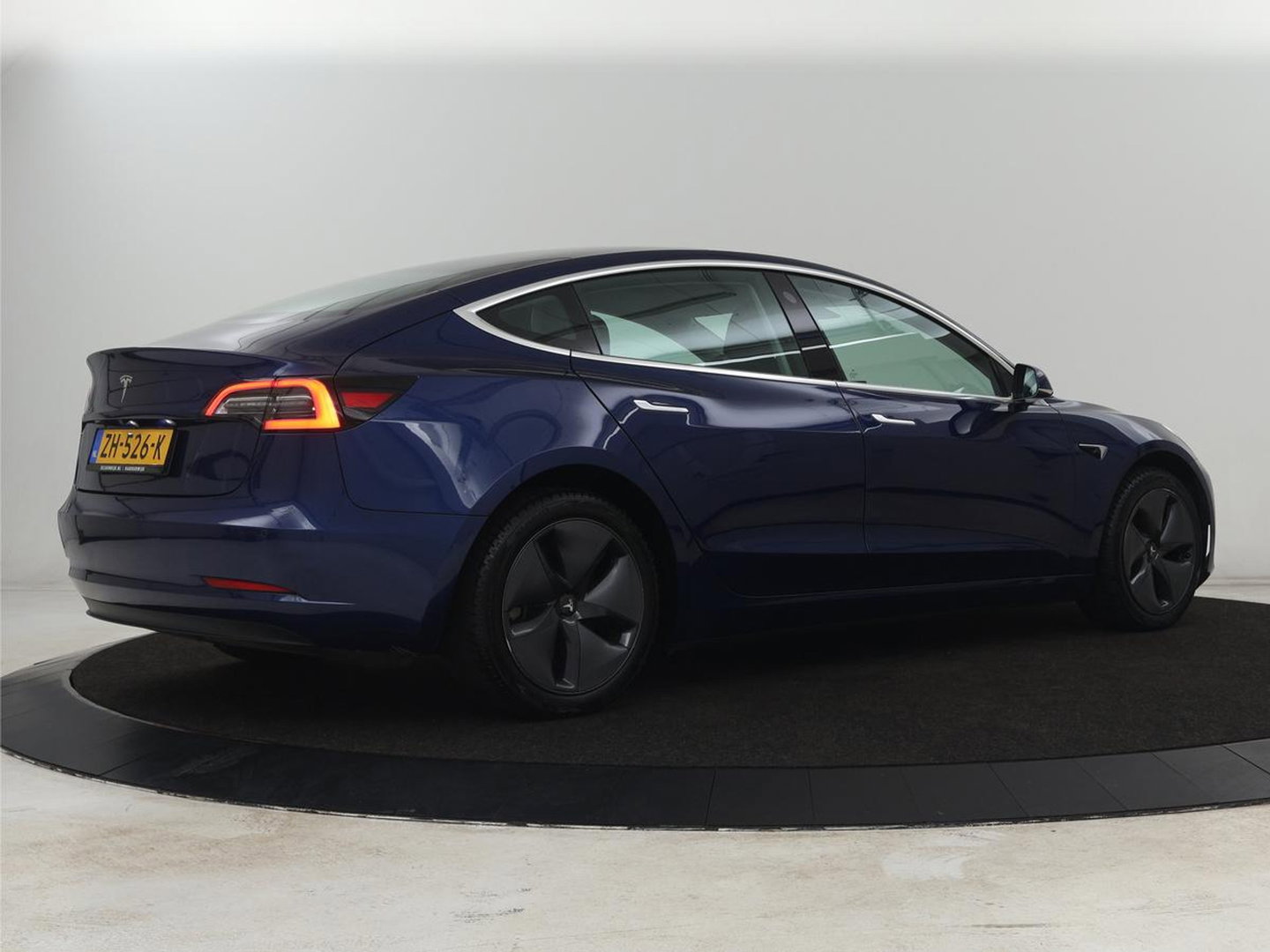 Tesla Model 3 Long Range RWD 75 kWh | SOH 91,8% | Panoramadak | Autopilot | Leder | Stoelverwarming | 360 Camera | Keyless | Full LED | Navigatie
