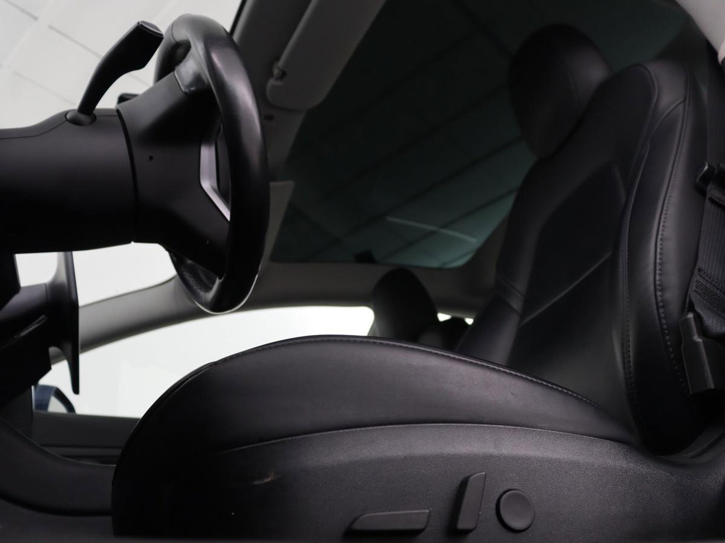 Tesla Model 3 Long Range RWD 75 kWh | SOH 91,8% | Panoramadak | Autopilot | Leder | Stoelverwarming | 360 Camera | Keyless | Full LED | Navigatie