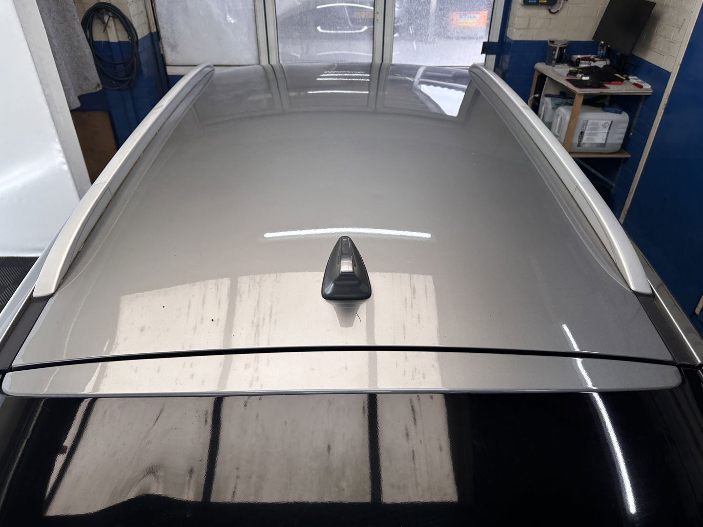 Kia Niro 1.6 GDi Hybrid ExecutiveLine (INCL.BTW) Aut. *LEATHER-FABRIC | NAVI-FULLMAP | KEYLESS | CAMERA | COMFORT-SEATS | DIGI-COCKPIT | LANE-ASSIST | ECC | CARPLAY | PDC | TOWBAR | 16''ALU*