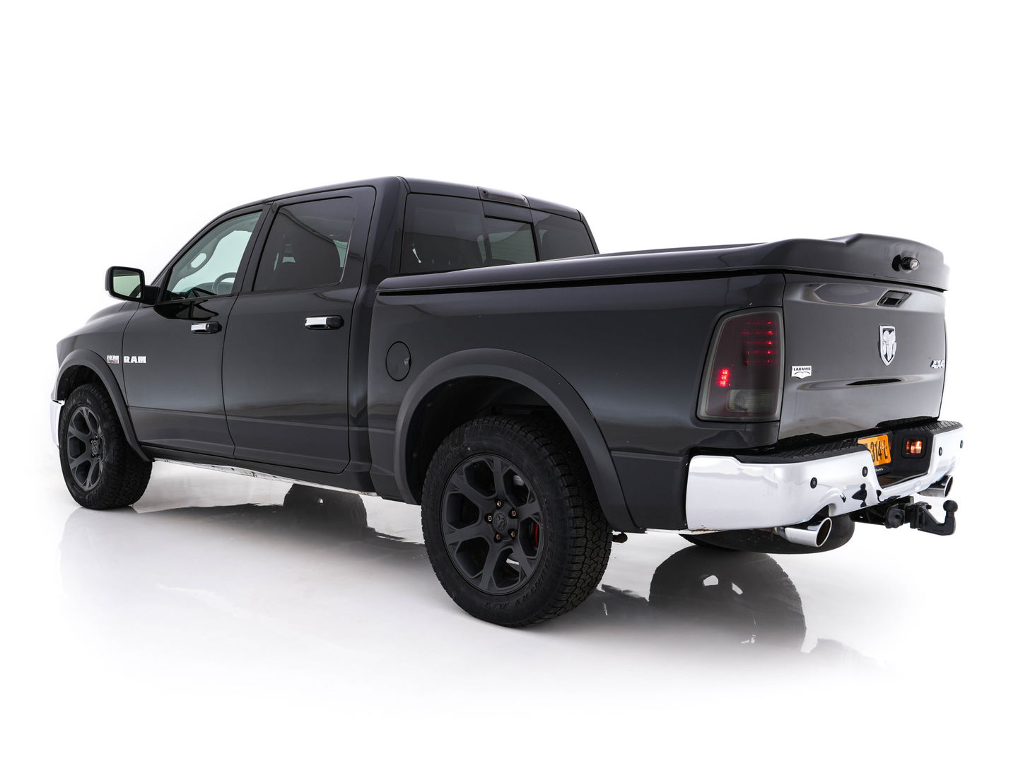 Dodge Ram 1500 5.7 V8 4x4 Quad Cab 6'4 [ 5-Pers. ] Aut. *PANO | FULL-LEATHER | XENON | ALPINE-SOUNDSYSTEM | DAB+ | NAVI-FULLMAP | KEYLESS | CAMERA | HEATED-COMFORTSEATS | ECC | PDC | CRUISE | TOWBAR | 20''ALU*