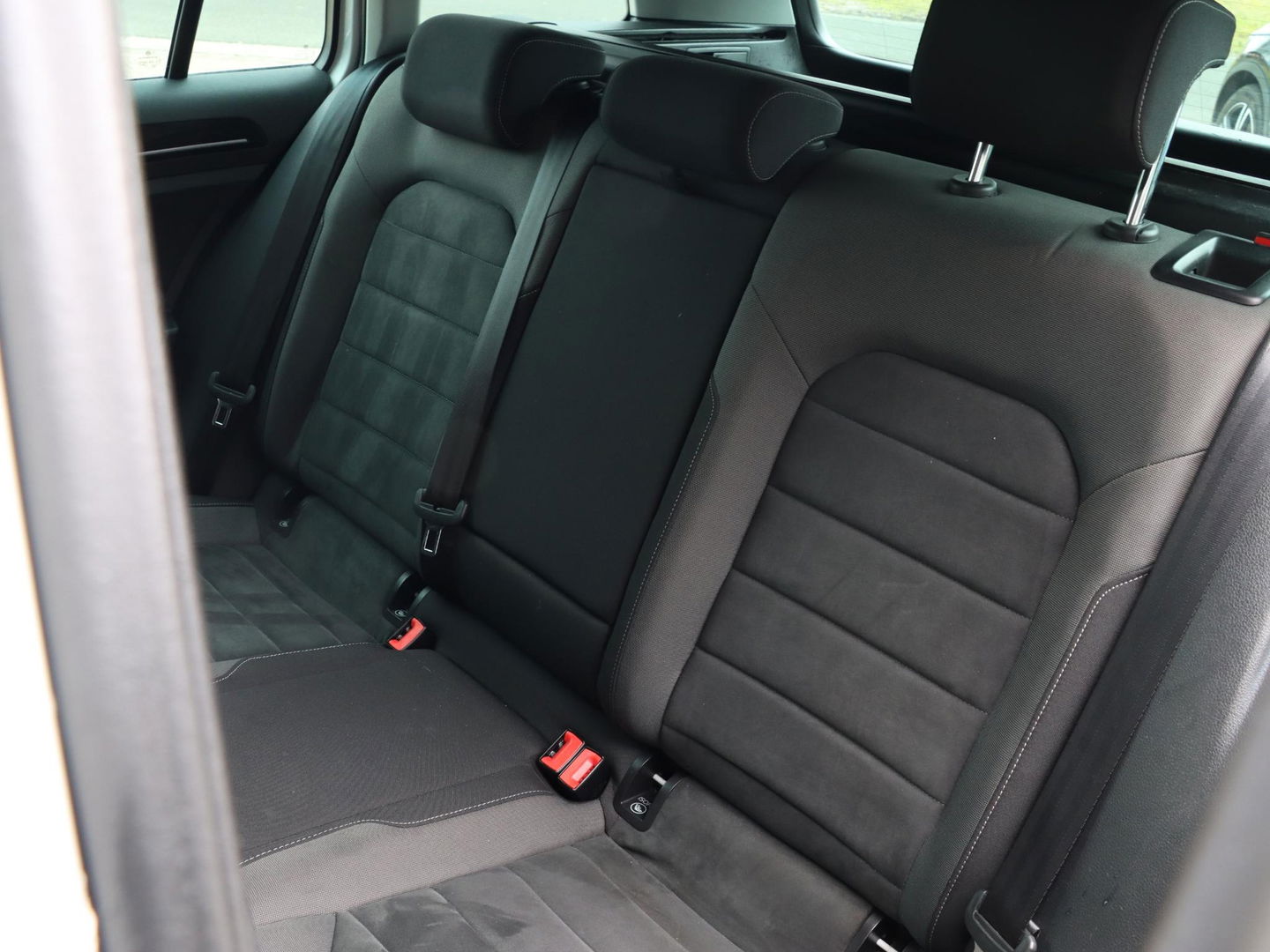 Volkswagen Golf Variant 1.0 TSI Highline Business R-LINE