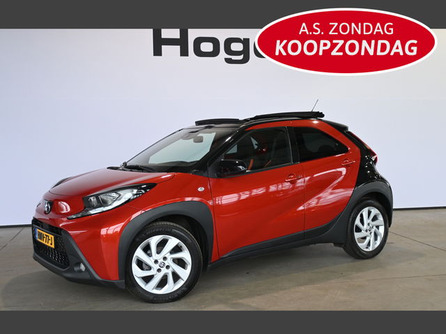 Toyota Aygo - X 1.0 VVT-i MT Play Clima Carplay Panoramadak Camera LED Rijklaarprijs Inruil Mogelijk!