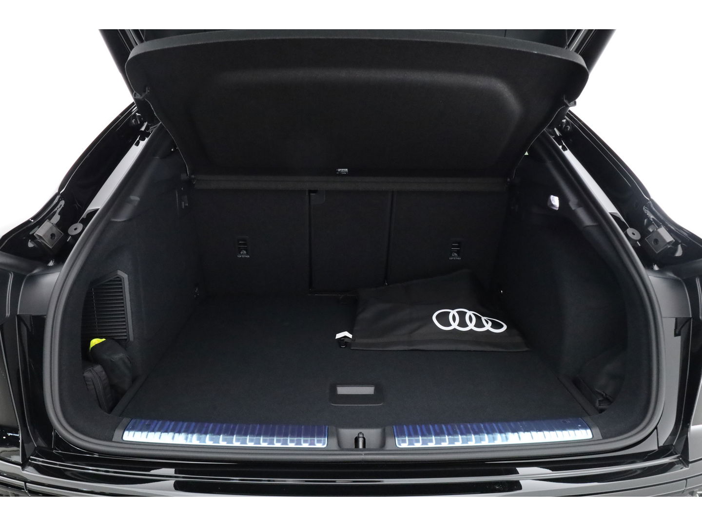 Audi Q3 Sportback 1.5 e-hybrid S edition 272pk | Facelift | Pano | Shadow Look Pro | Tech Pack Plus | Matrix LED | Elek. Trekhaak | 20'' |