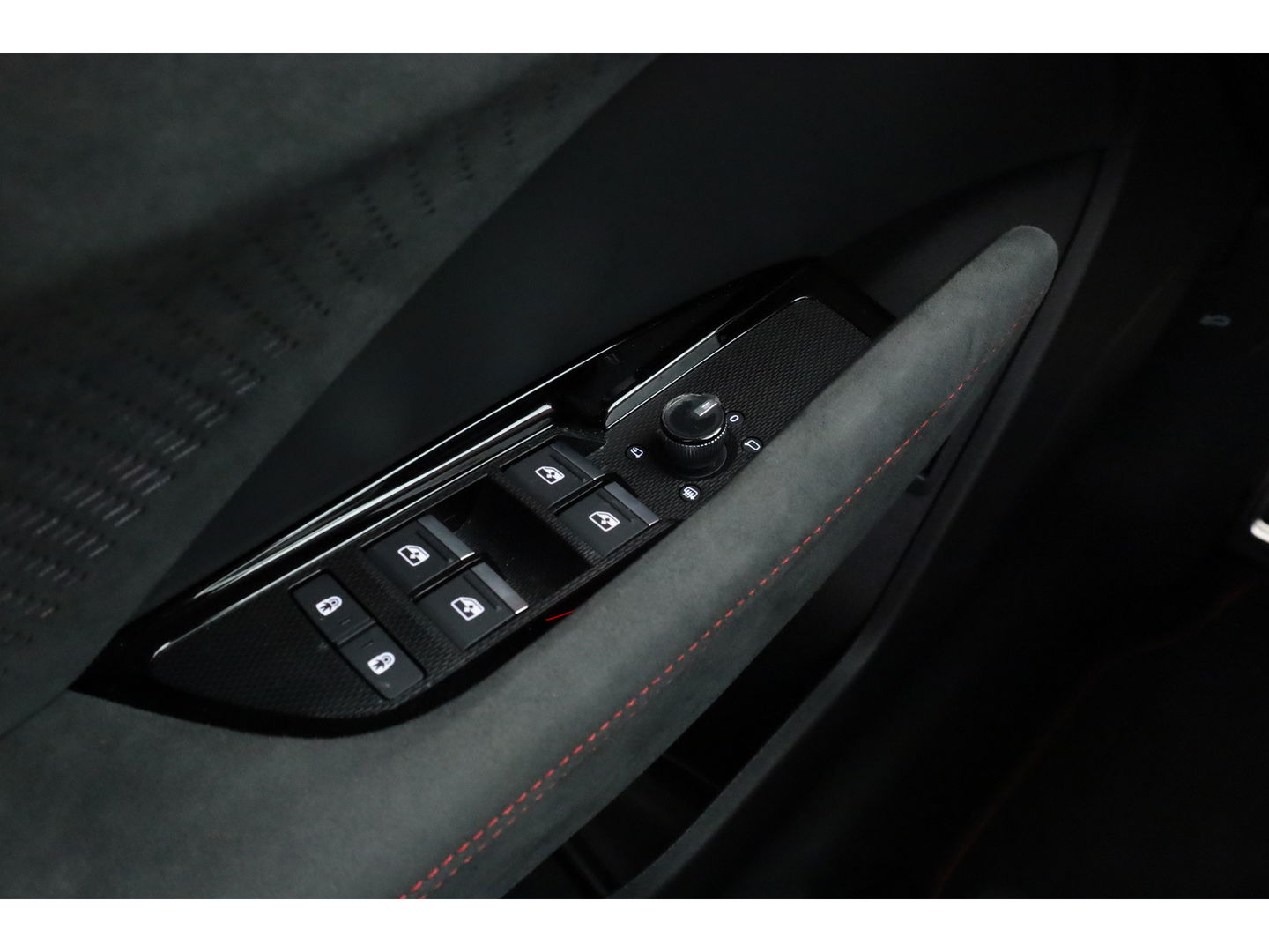 Audi Q3 Sportback 1.5 e-hybrid S edition 272pk | Facelift | Pano | Shadow Look Pro | Tech Pack Plus | Matrix LED | Elek. Trekhaak | 20'' |