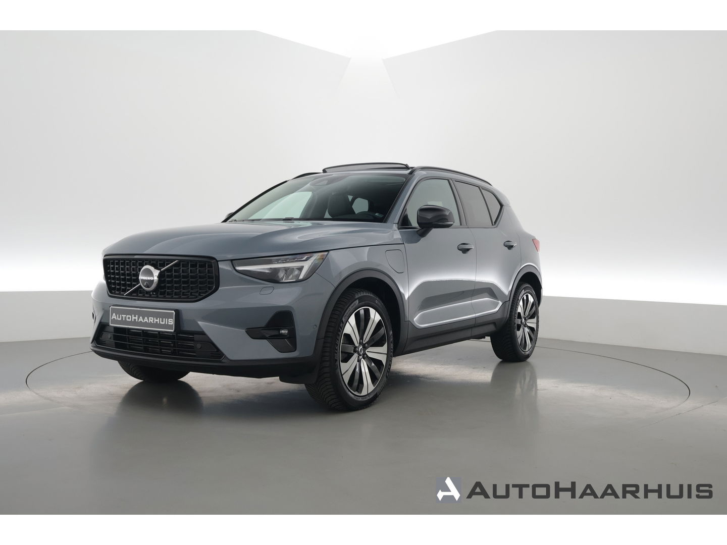 Volvo XC40 1.5 T5 Plug-in hybrid Ultimate Dark | SOH 95.6% | Pano | Adapt. Cruise | Stoel- stuurverw. | Harman Kardon | Keyless | Leder