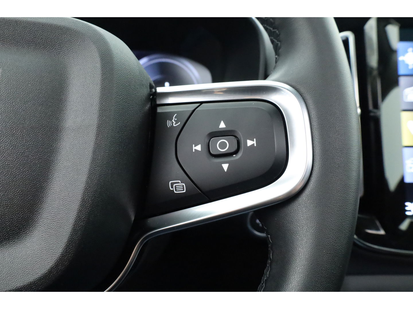 Volvo XC40 1.5 T5 Plug-in hybrid Ultimate Dark | SOH 95.6% | Pano | Adapt. Cruise | Stoel- stuurverw. | Harman Kardon | Keyless | Leder