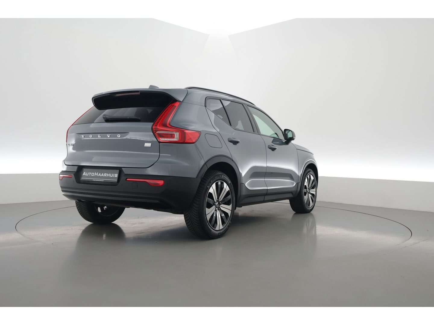Volvo XC40 1.5 T5 Plug-in hybrid Ultimate Dark | SOH 95.6% | Pano | Adapt. Cruise | Stoel- stuurverw. | Harman Kardon | Keyless | Leder