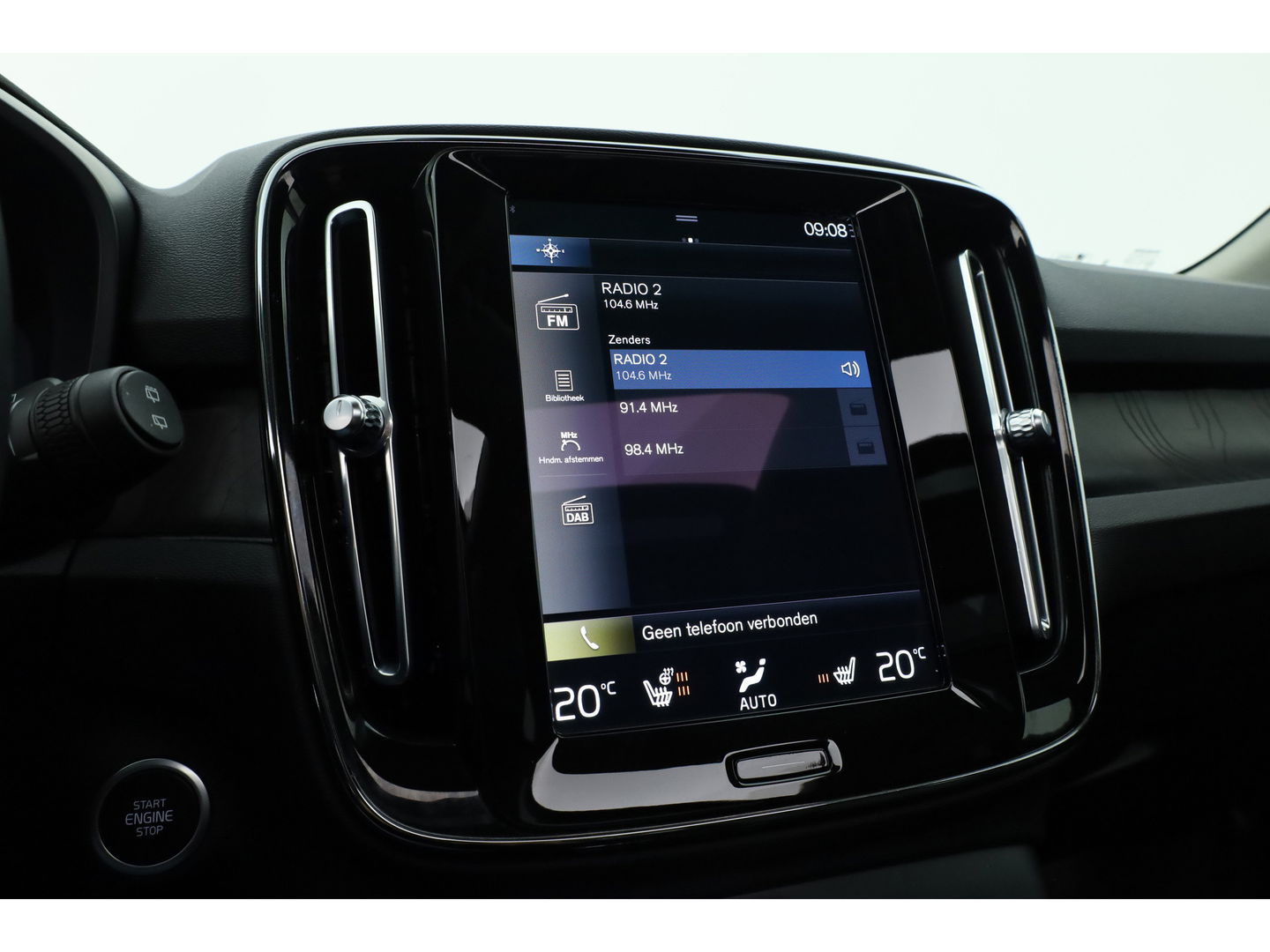 Volvo XC40 1.5 T5 Plug-in hybrid Ultimate Dark | SOH 95.6% | Pano | Adapt. Cruise | Stoel- stuurverw. | Harman Kardon | Keyless | Leder